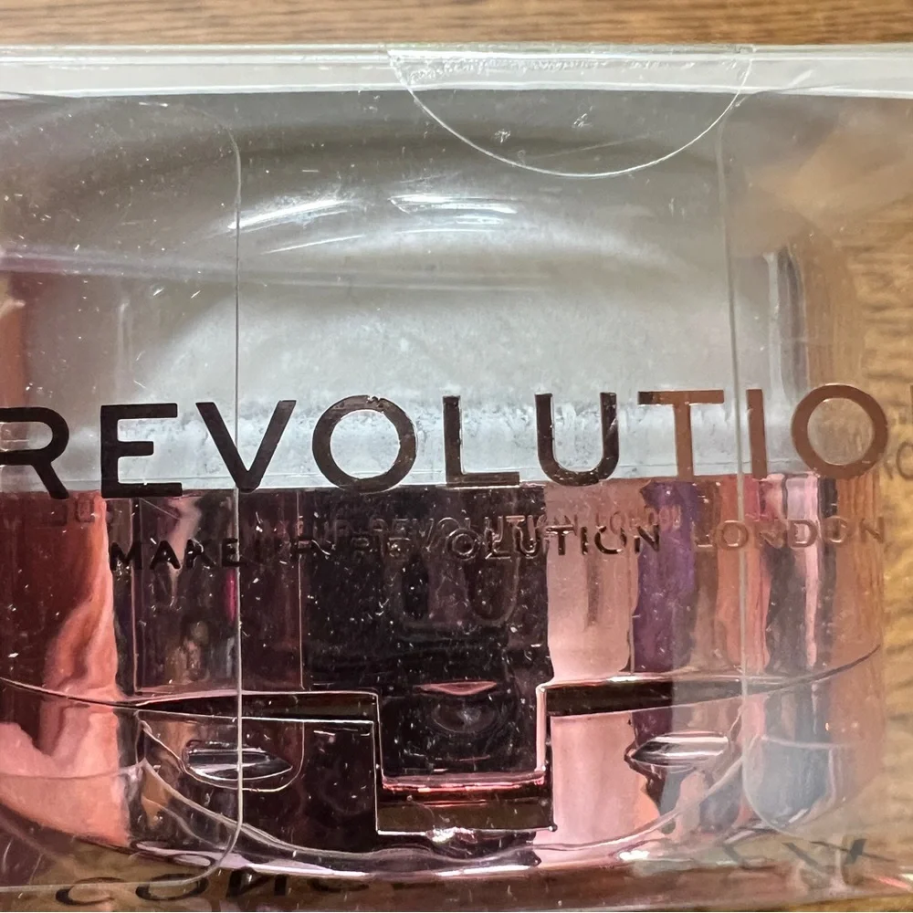 Makeup Revolution Light Yellow Loose Setting Powder Talc Free No Flashback